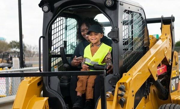 6796d133cc29a79696b34d4285398f38 pwyASR - Dig-ney World? Construction machinery amusement park opens in Texas