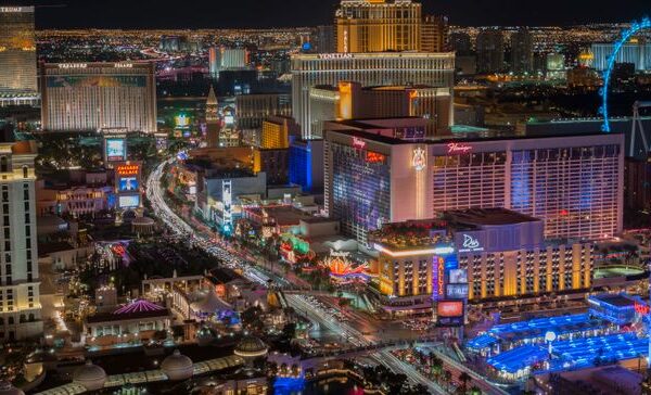 bG9jYWw6Ly8vZGl2ZWltYWdlL0dldHR5SW1hZ2VzLTUwMjY3MzI3NF9WV2pFQno0LmpwZw 8sdwVF - Oak View Group plans $3B entertainment development in Las Vegas