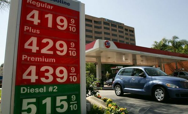 bG9jYWw6Ly8vZGl2ZWltYWdlL0dldHR5SW1hZ2VzLTgxMzExMjAyLmpwZw 0LahQO - Diesel price surge fuels construction inflation alert