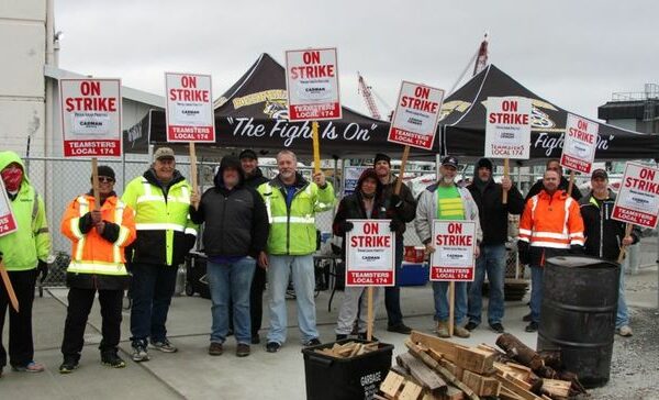 bG9jYWw6Ly8vZGl2ZWltYWdlL1N0cmlrZTEuanBn 1qAnNA - Seattle Teamsters strike is over, but concrete could take weeks to flow