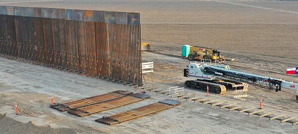 bG9jYWw6Ly8vZGl2ZWltYWdlL2JvcmRlcl93YWxsLmpwZw 4UJ7ii - Texas' first state-funded border wall section 'essentially complete'