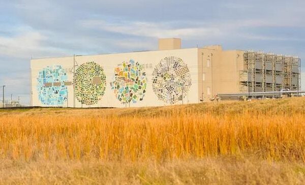 bG9jYWw6Ly8vZGl2ZWltYWdlL2dvb2dsZV9kYXRhX2NlbnRlci5qcGc 1VDdi3 - Google invests $9.5B in US offices and data centers