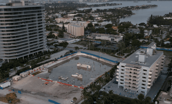 bG9jYWw6Ly8vZGl2ZWltYWdlL3NjcmVlbnNob3RfMjAyMS0xMi0wMl84LjE2LjUwX2FtLnBuZw Y8nbke - Surfside, Florida, condo site sells for $120M