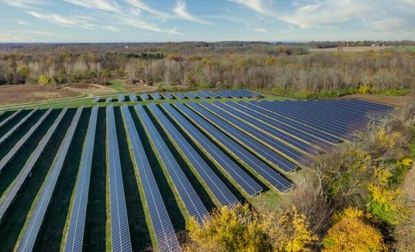 bG9jYWw6Ly8vZGl2ZWltYWdlL0dldHR5SW1hZ2VzLTEyODQ2MzQ1NDAuanBn WW92En - FERC proposes 'first-ready, first-served' interconnection rules to help spur new generation, storage