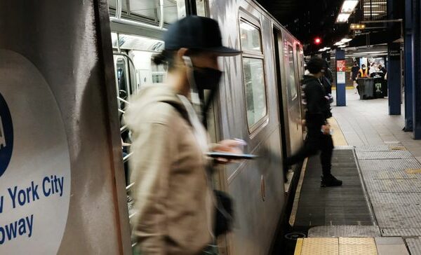 bG9jYWw6Ly8vZGl2ZWltYWdlL0dldHR5SW1hZ2VzLTEzMjE1MzkyMDAuanBn B0vRwd - New York transit authority to upgrade most inaccessible subway stations by 2055