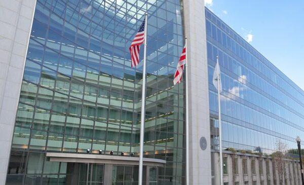 bG9jYWw6Ly8vZGl2ZWltYWdlL1NFQ19wS1owcU1iLmpwZw WB0HX0 - How SEC ESG disclosure rules will impact private companies
