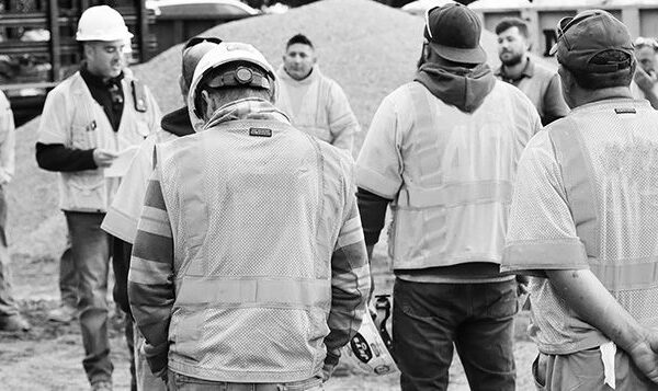 bG9jYWw6Ly8vZGl2ZWltYWdlL2ZpZWxkLWhlYWRlci03NzB4MzY0LmpwZw Xi3u9e - Why contractors need automated resource management