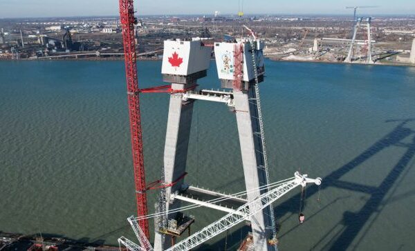 bG9jYWw6Ly8vZGl2ZWltYWdlLzZlODAwNjcyYTZmNTIwNzFhMDA1NzBkMmY3ODg4ODkxLmpwZw 3swOZO - Road collapses near $4.5B Gordie Howe Bridge project