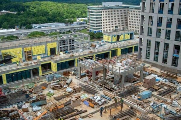 Manufacturing sector props up construction spending