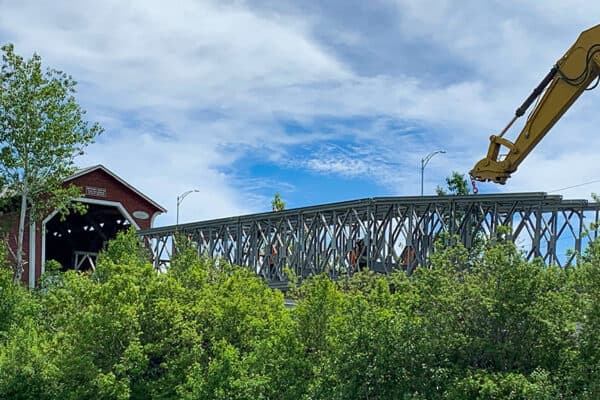 Acrow steel truss system used on Pont Perrault rehabilitation project in Quebec