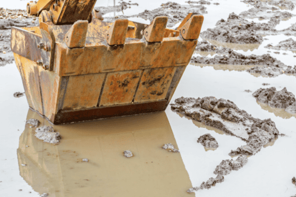 Wet weather dampens March construction growth