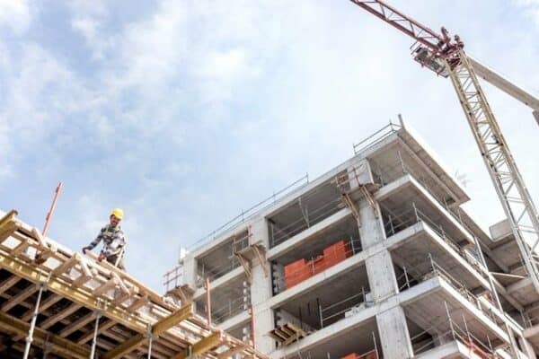 AGC teams with big-name GCs for carbon task force