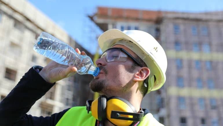 Texas just nullified water break mandates. How will that impact construction workers?