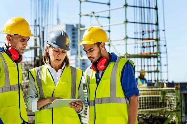 The Importance of High-Quality Personalized Hi-Vis Workwear in Various Industries