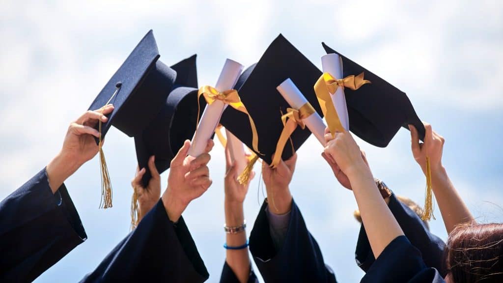 Leaders of Tomorrow Scholarship Program launched by Lafarge Canada