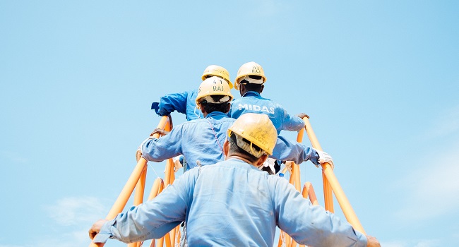 Handrai1 - How to Properly Install a Safety Handrail on a Construction Site
