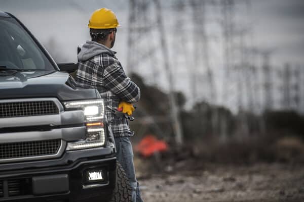 U.S. construction employment rises but many openings remain