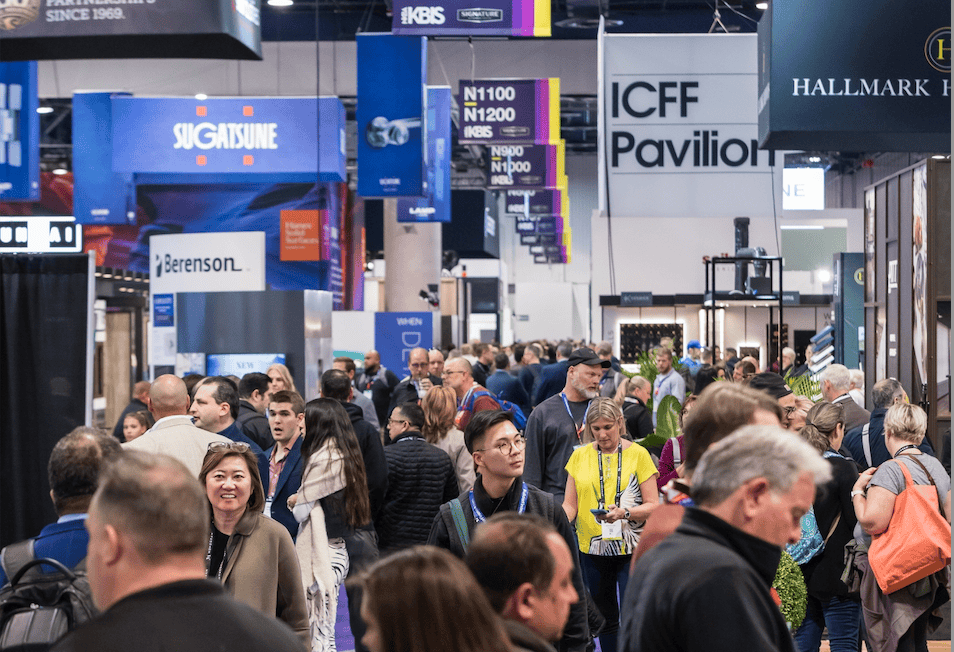A busy crowd of people in a expo floor.